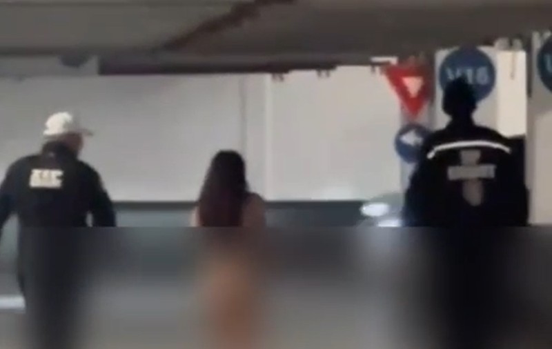 O tânără s-a plimbat dezbrăcată printr-un mall din Constanța. A fost internată la psihiatrie
