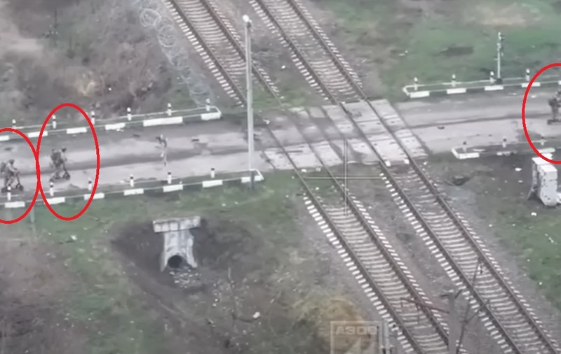Soldați ruși pe trotinete electrice au fost filmați când atacă pozițiile ucrainene: „Este o problemă foarte mare” | VIDEO