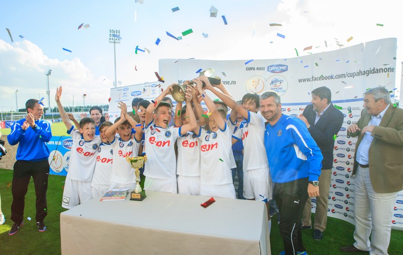 Start pentru Cupa Hagi Danone!