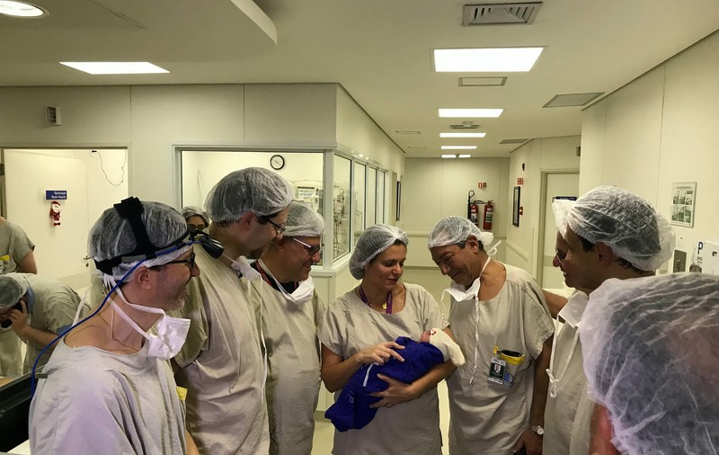 Premieră mondială! A fost născut primul copil în urma unui transplant de uter de la o donatoare moartă