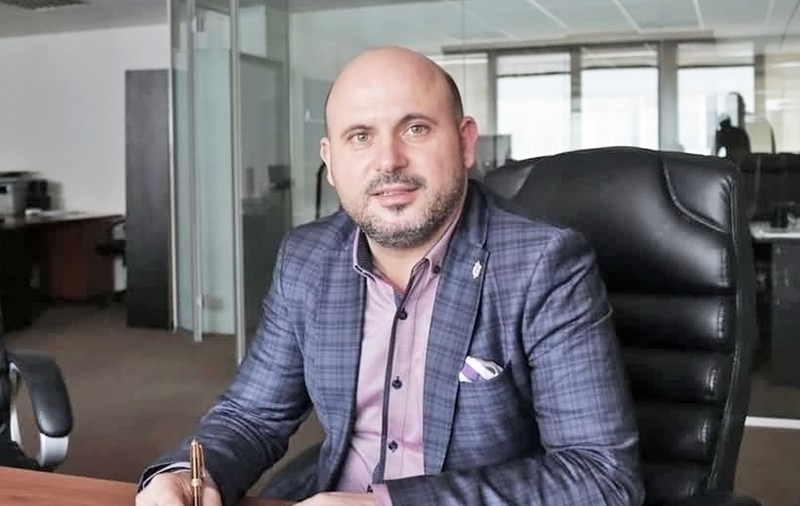 Despre liberalism și asistații social de lux. Cum primesc de la stat politicienii Puterii 100.000 de euro pe an