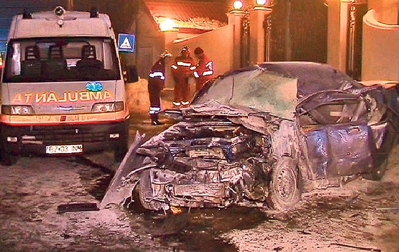 ACCIDENT TERIBIL! Doi tineri au murit pe drumul de întoarcere de la discotecă