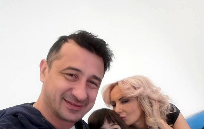 Fiica Danielei Gyorfi a spus ce fac părinții ei în dormitor. “Țipă și vorbesc urât”. Artista a rămas mască