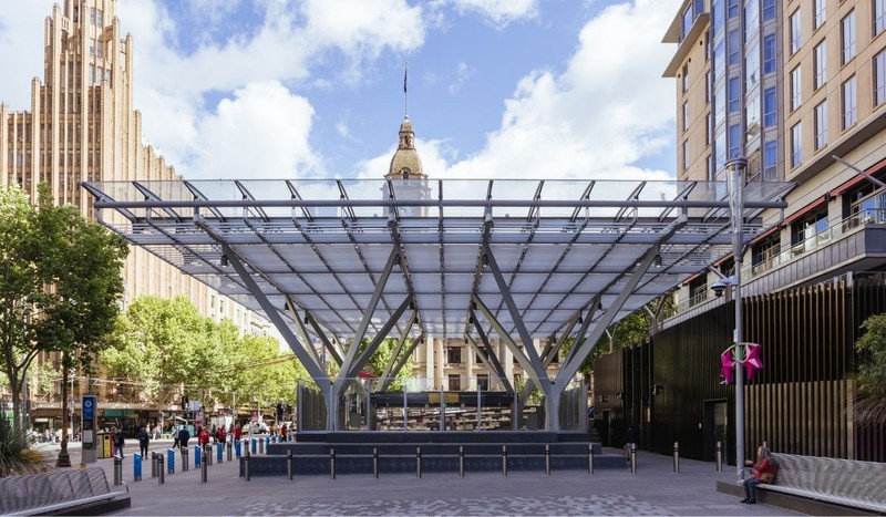 Stația de metrou „Town Hall”, inaugurată în decembrie 2025, ca parte a proiectului „Metro Tunnel”, situată în centrul orașului Melbourne, Australia. Sursă foto: Shutterstock