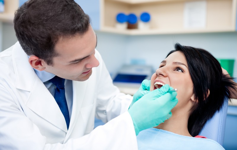 Consultaţii STOMATOLOGICE GRATUITE în toată ţara. Vezi la ce doctori te poţi programa!