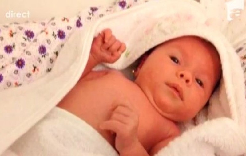 CÂT A CRESCUT! Fetiţa Oanei Roman SE JOACĂ DEJA | FOTO