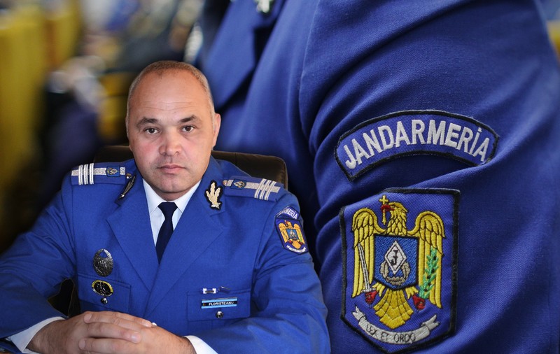 Cum se apără șeful din Jandarmerie acuzat că a vrut să sărute cu forța o subalternă: victima nu avea voie să-l înregistreze, pentru că biroul lui de colonel era „zonă de securitate clasificată”