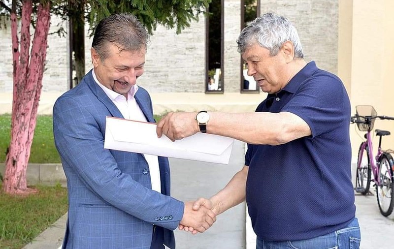 Mircea Lucescu, la minifotbal. Il Luce vrea să construiască un teren sintetic la Hunedoara