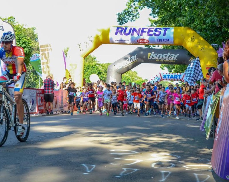 900 de alergători s-au bucurat de mișcare în natură, la RUNFEST - FOX TRAIL Half Marathon / GALERIE FOTO