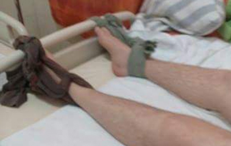 ȘOCANT! Pacient bătut şi legat de pat în Spitalul Judeţean Constanța pentru că a refuzat să io o pastilă