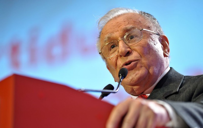 Care este treaba cu Ion Iliescu