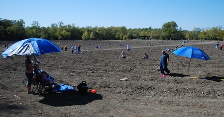 Parcul Național Craterul Diamantelor din Arkansas este înzestrat cu diamante, iar mulți oameni încearcă să găsească unul. Foto: Facebook Crater of Diamonds State Park
