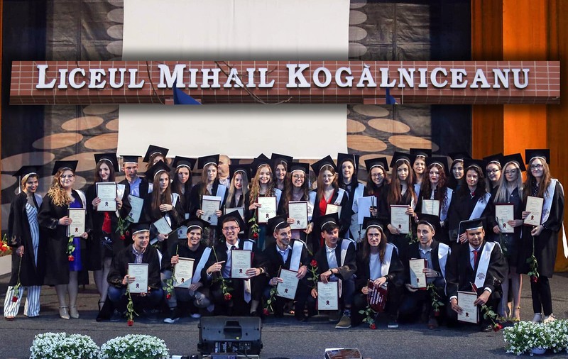 Generație de excepție. 18 absolvenți ai unui liceu din Vaslui, din aceeași clasă, au fost admiși la Medicină. «Simți că ai făcut ceva în viață»