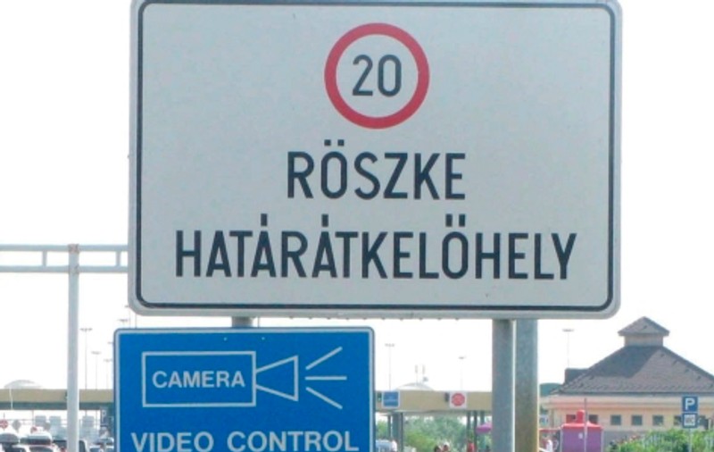 Traficanţi români de persoane, reţinuţi la graniţă