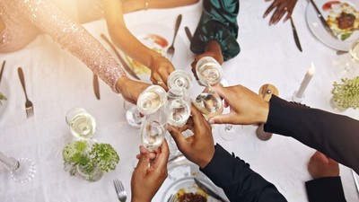 diferenta-dintre-aniversare-comemorare