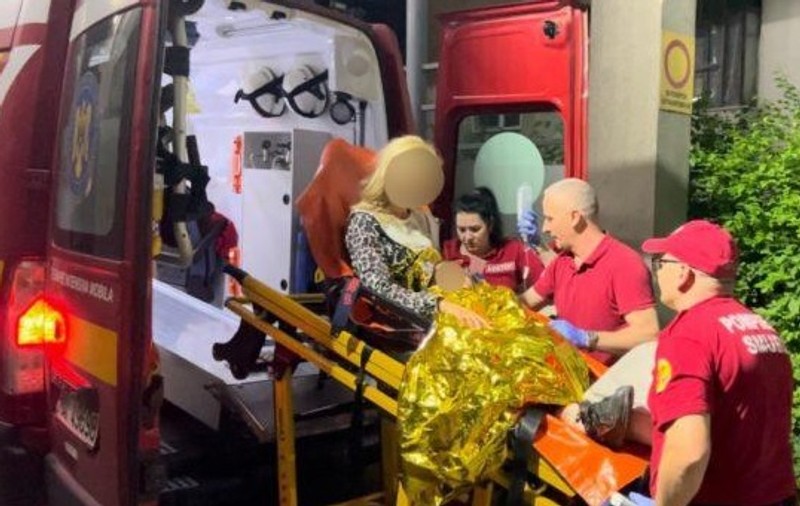 Doi frați de 2 și 3 ani din Botoșani s-au opărit cu ciorbă clocotită, după ce unul dintre ei a căzut în oală