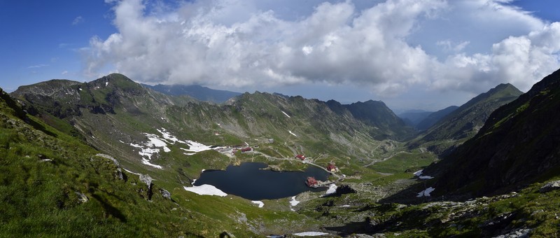 Panorama MUntii Fagaras si Lacul glaciar Balea.