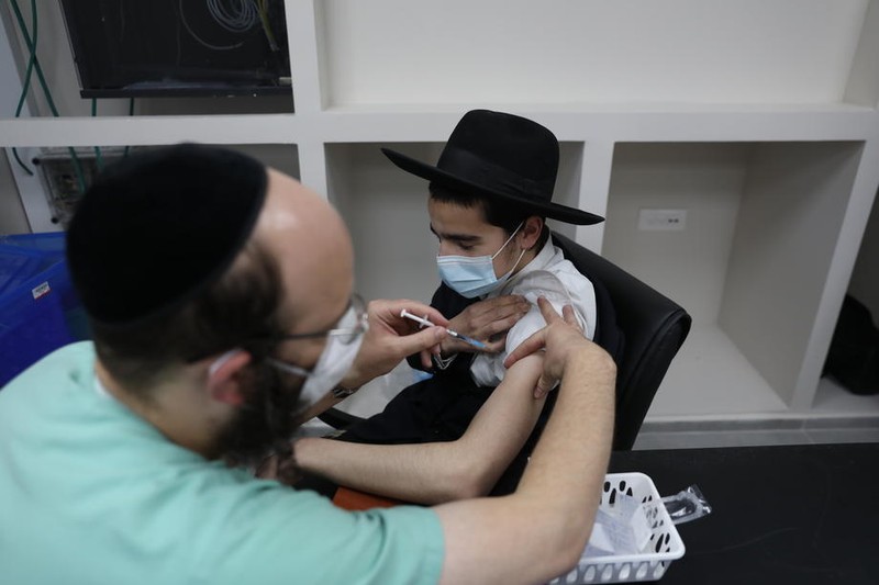 Israelul a demarat în februarie o campanie de vaccinare în rândul comunității ultraortodoxe | Foto EPA