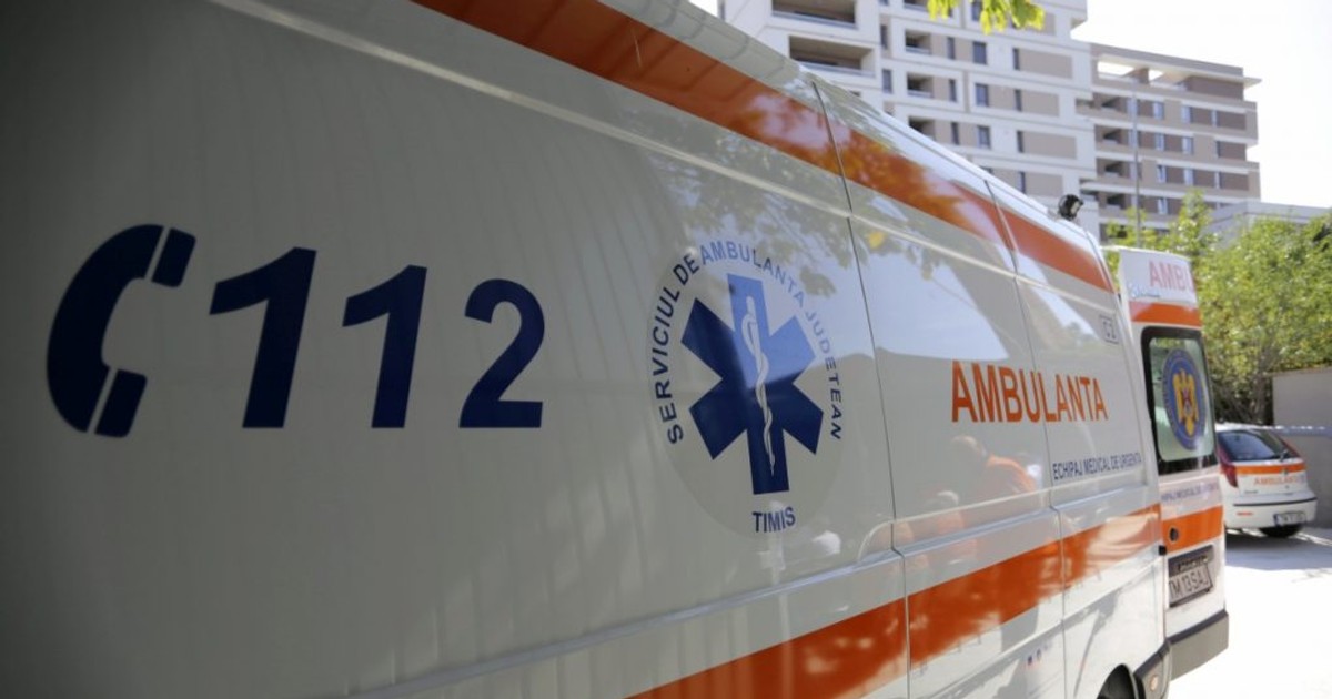 VIDEO O fată de 14 ani din Cerneşti, județul Botoșani, a născut în ambulanță