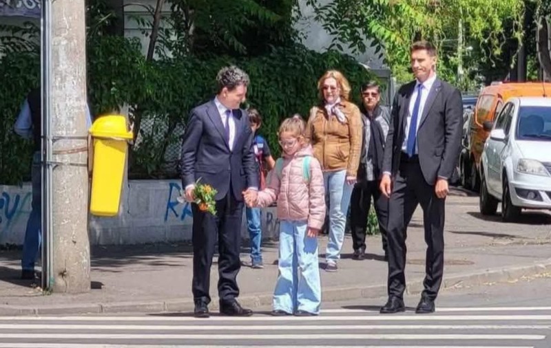 Adevăratul motiv pentru care Nicușor Dan își duce el fetița la școală. Mirabela Grădinaru l-a dat de gol pe noul președinte al României: „100%. De asta”