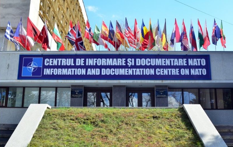 „Incendiere cu intenție”, principala ipoteză luată în calcul după incendiul izbucnit la Centrul de informare NATO din Chişinău