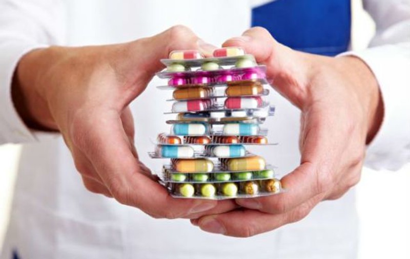 Percheziții la traficanți de droguri! Suspecții vindeau medicamente pe piața neagră din SUA