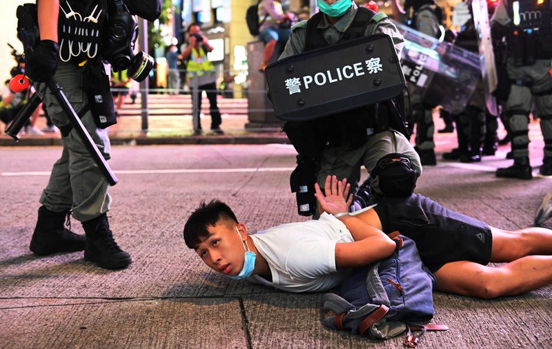 Zeci de arestări în Hong Kong, în numele legii privind securitatea națională. ”Este revoltător”, spune Mike Pompeo