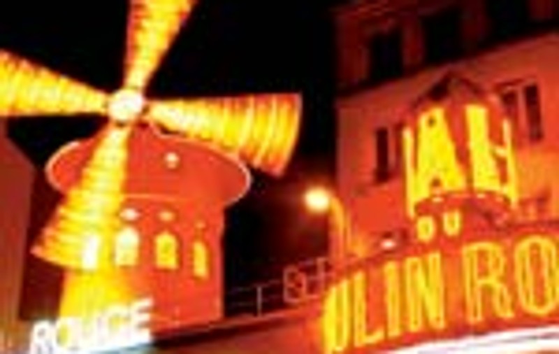 Dansatori romani la Moulin Rouge