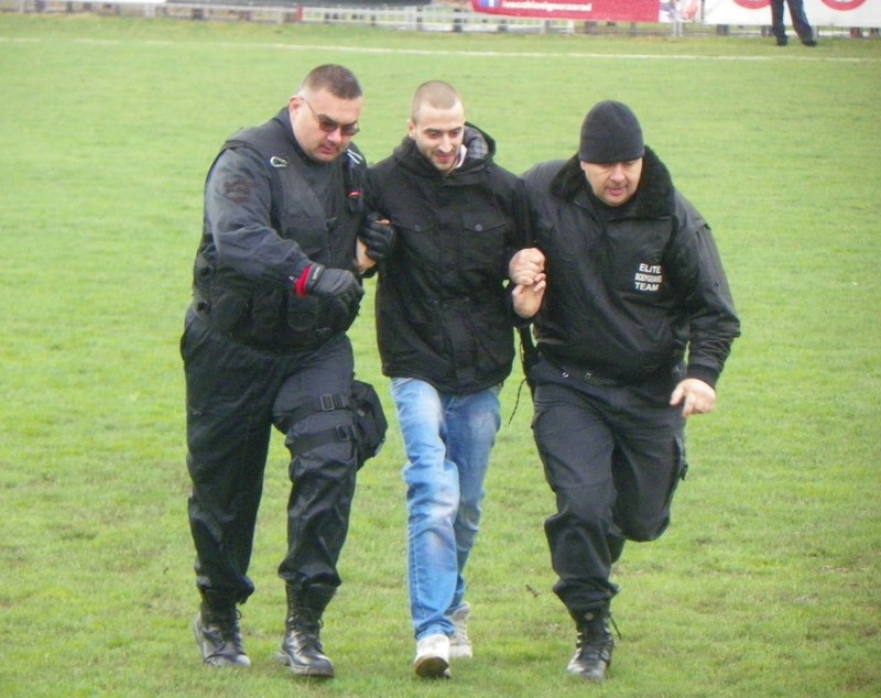 Incidente la UTA - FC Brașov. Azi, Clinceni - Rapid 0-2. Gazdele, în ”10” / VIDEO