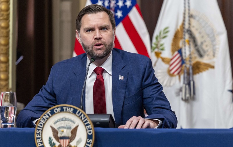 JD Vance ajunge în Ungaria să-l sprijine pe Viktor Orbán în campania electorală