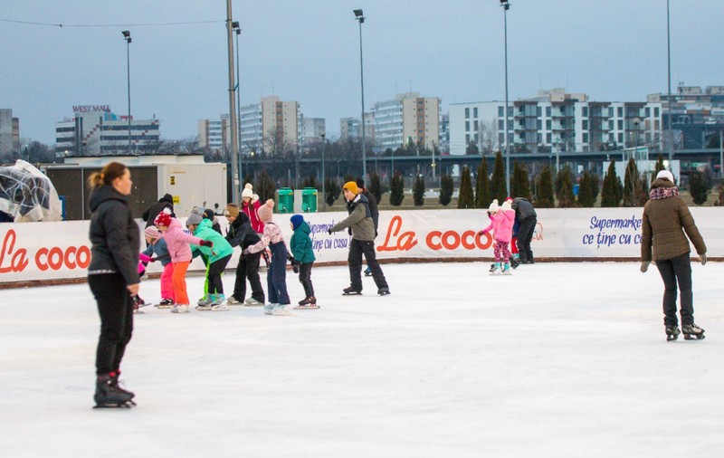 Patinoarul de la Parcul Municipal Vest din Ploiești nu va funcționa în acest sezon: „Pierderi de 100.000 de lei, anul trecut”