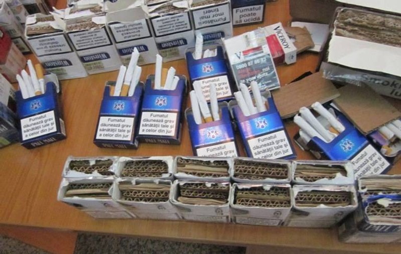 Zeci de mii de țigări de contrabandă, confiscate de polițiștii din Suceava. Ce riscă traficantul prins