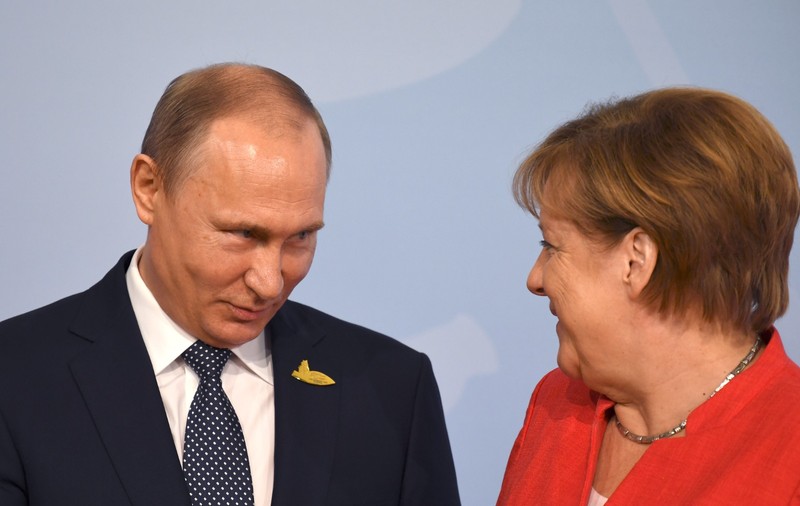 „Trump a fost fascinat de Putin, era sub vraja lui”, povestește Angela Merkel în cartea ei de memorii