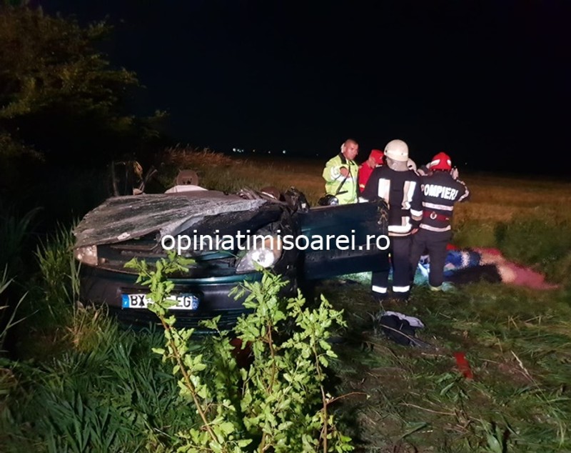 Accident extrem de grav pe o șosea în Timiș, cinci morți și un copil grav rănit. Mașina s-a rostogolit 50 de metri