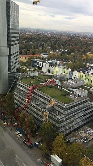 Macaraua s-a frânt de marginea acoperișului. Foto: Abendzeitung Muenchen / Nina job