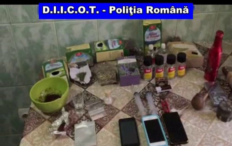 Percheziții la persoane acuzate de trafic de droguri. 27 de suspecți au fost reținuți în județul Argeș