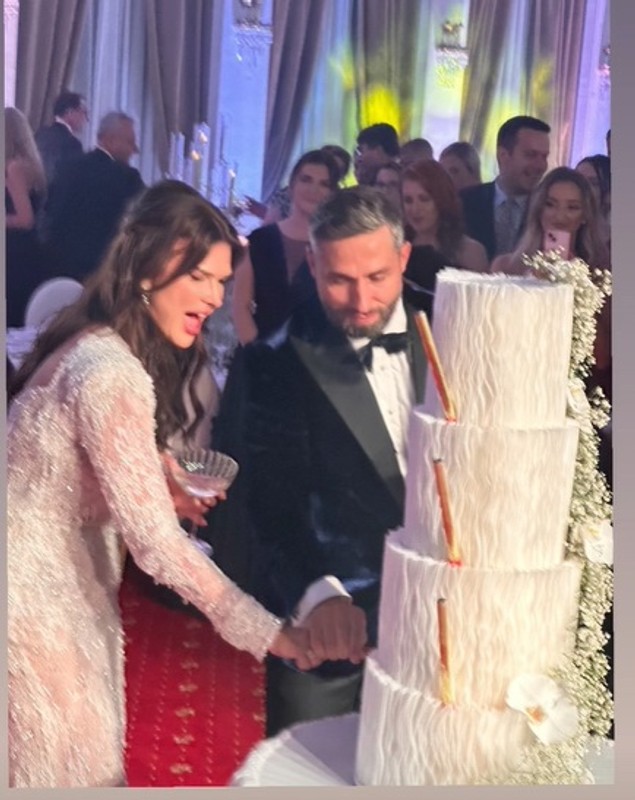 Monica Bîrlădeanu și Valeriu Gheorghiță s-au căsătorit. Imagini de la nunta actriței, care a avut două rochii de mireasă