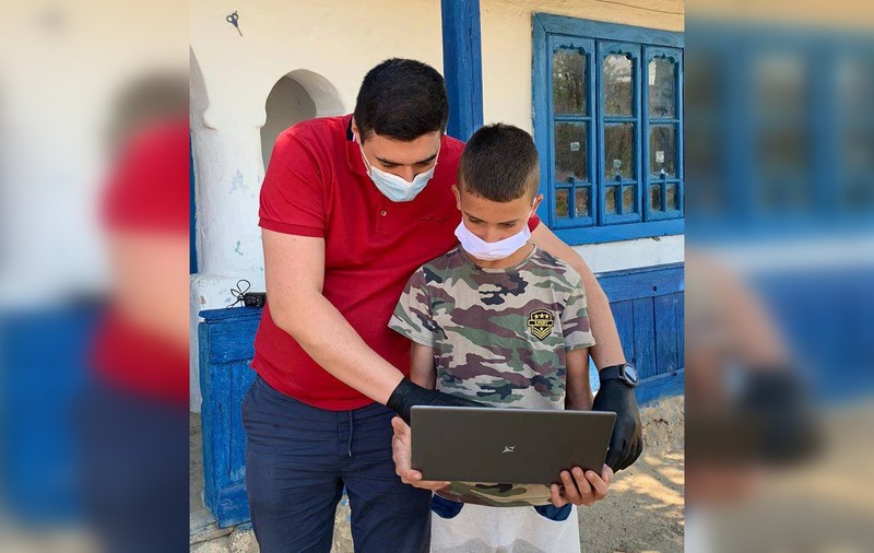 Băiatul din Lipnița care i-a transmis ministrului educației că vrea să învețe a primit laptop și internet. „Mi-era tare frică să nu uite toată lumea de mine”