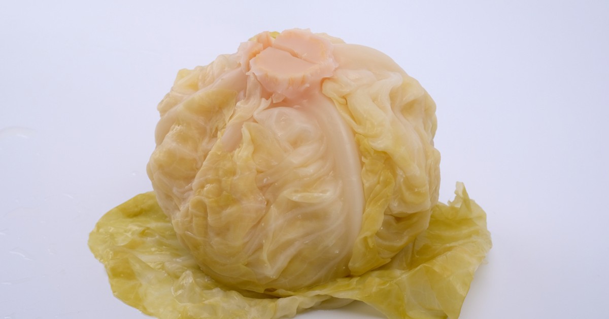 Patru reţete de preparate culinare cu varză murată - Imagine cu o varză murată întreagă