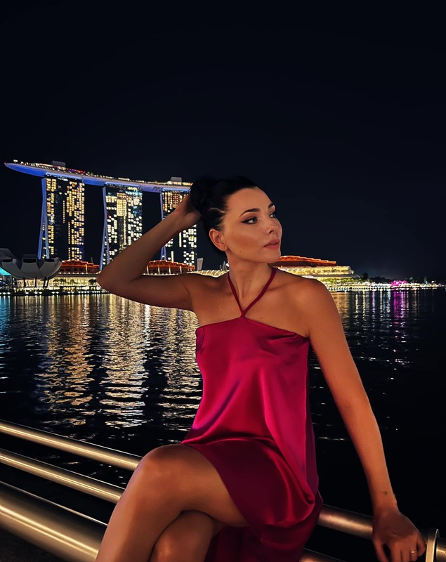 Ce a descoperit Corina Caragea în Singapore, unde s-a cazat într-o „debara”: „Te costă foarte scump dacă te conectezi la rețeaua cuiva de internet”