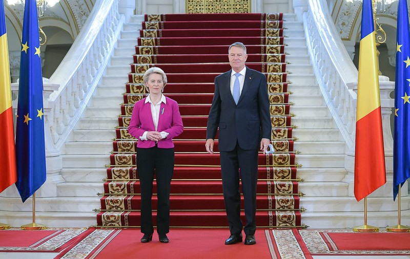 Șefa Comisiei Europene anunță la București că România va construi un centru umanitar pentru refugiații ucraineni