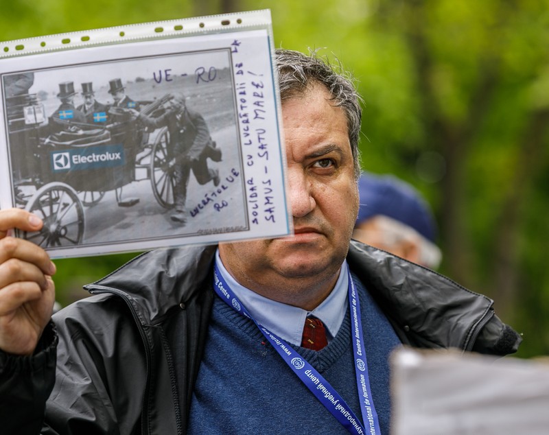 FOTOREPORTAJ | Portret de țară. Oamenii care au bătut țara pentru 2 lei pe oră în plus la salariu, în 20 de imagini. „Vestele albastre” de la Satu Mare au venit la București!