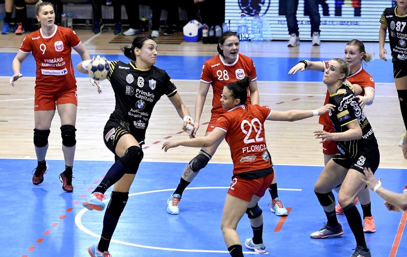 Duel românesc în optimile Ligii Campionilor la handbal feminin. Când se va juca dubla CSM București - SCM Rm. Vâlcea