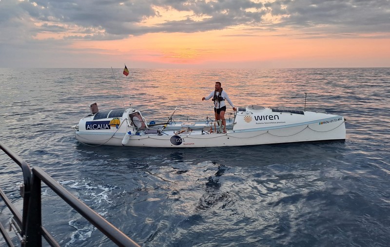 Sportivul Alex Dumbravă, salvat din Marea Neagră, după ce a încercat s-o traverseze într-o barcă cu vâsle
