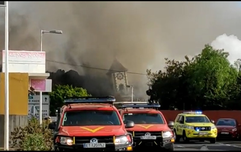 Imagini dramatice cu o biserică din Canare, care se prăbușește după ce este lovită de lavă