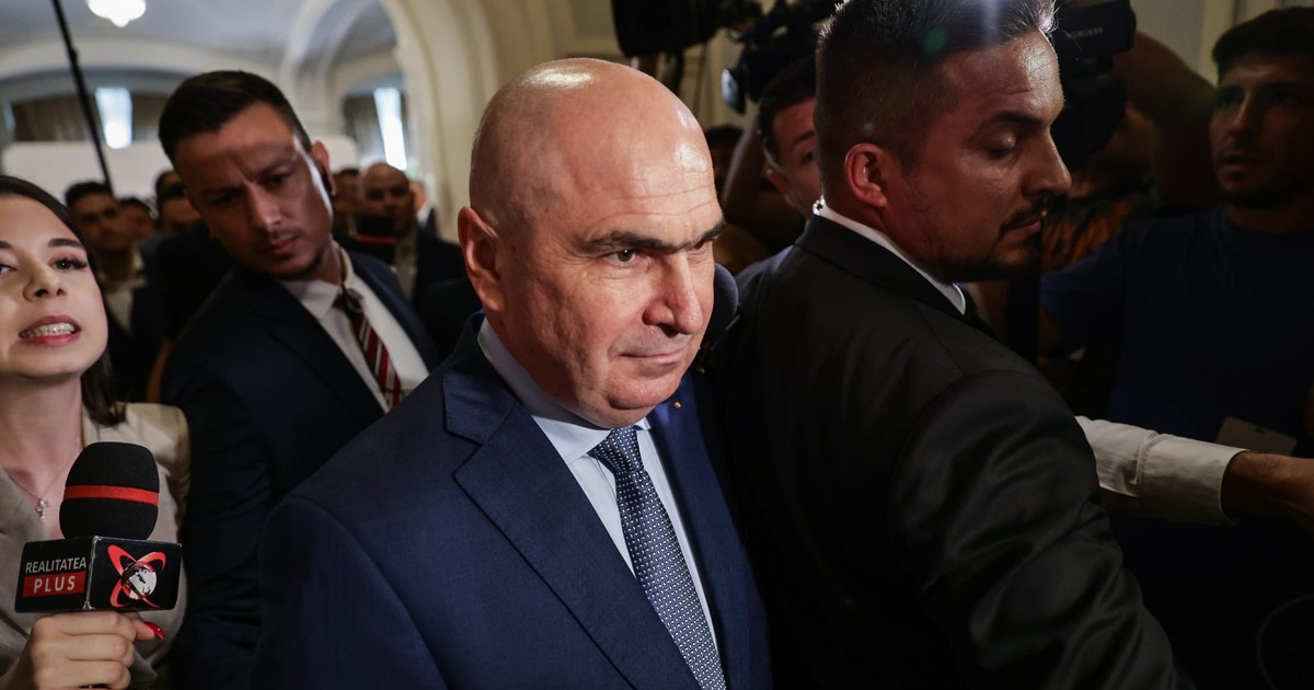 Ilie Bolojan înainte de Biroul Național Liberal pentru votarea susținerii guvernului Veștea.