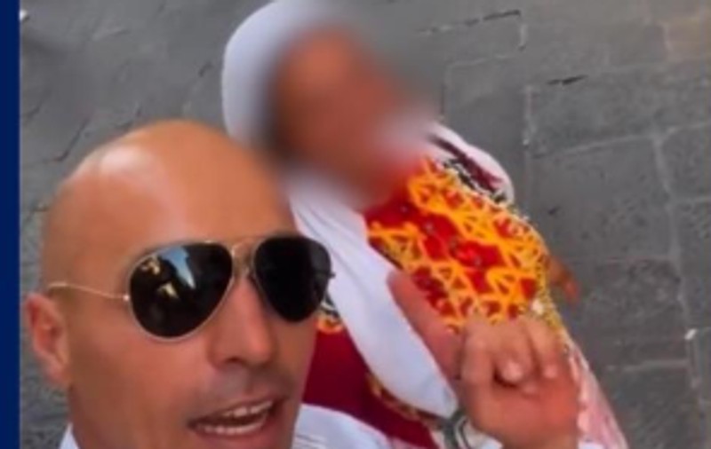„Votați cu noi și nu o veți mai vedea niciodată”. Furie în Italia, după derapajul rasist al unui politician care s-a filmat lângă o femeie romă