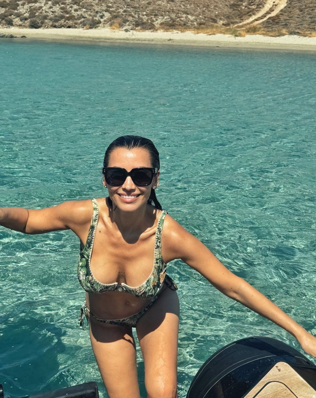Imagini cu Lili Sandu în costum de baie, la 47 de ani. Vedeta Pro TV a făcut furori. „Ești preferata mea”