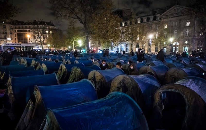 Poliția cercetează violențele din tabăra de migranți din centrul Parisului