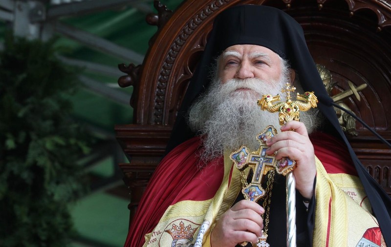 Arhiepiscopia Sucevei și Rădăuților: „ÎPS Calinic nu a interzis, ci a rugat preoții ca prin consiliul parohial să ceară cu decență contribuțiile bănești”